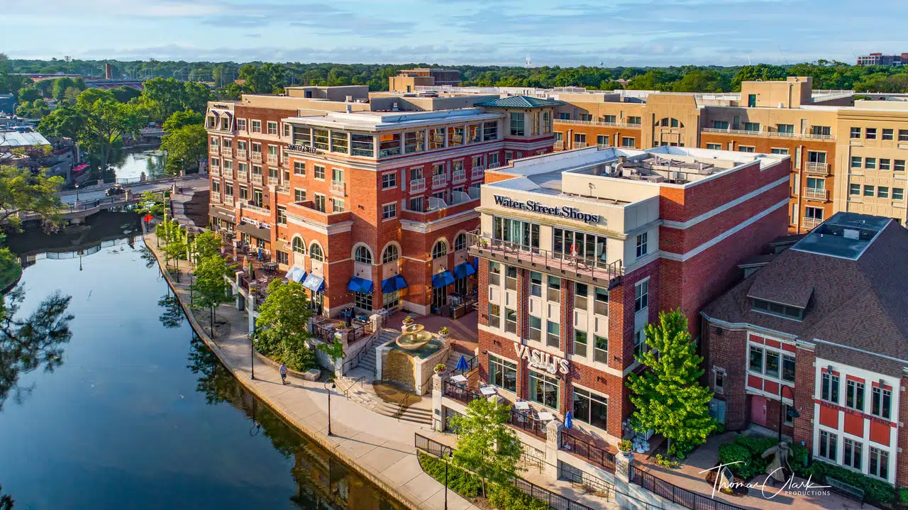 Private chauffeur transportation serving Schaumburg, Illinois